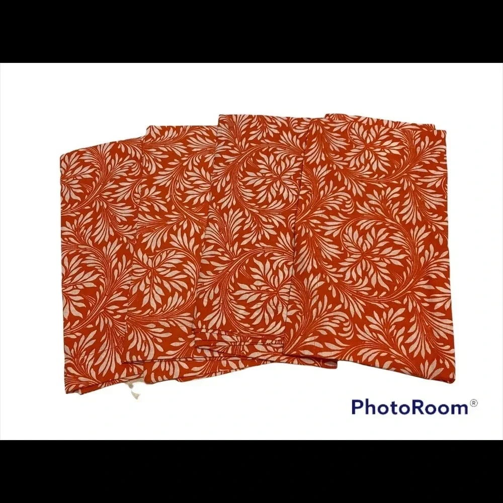 NWT Williams-Sonoma Scroll Flr Napkins Red- Set of 4
